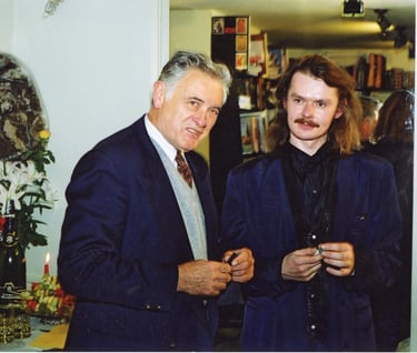 Prezidentas Valdas Adamkus ir poetas Kęstutis Navakas knygyne Septynios vienatvės