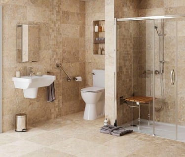salle de bain avec douche et wc adaptée seniors pmr
