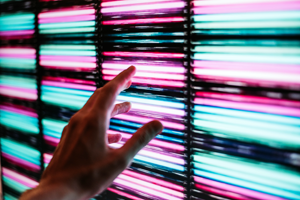 Iluminação profissional que garante mais segurança em DOCAS e armazens