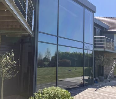 vitres très hautes chez un particulier nettoyées par Morel Services Nettoyage