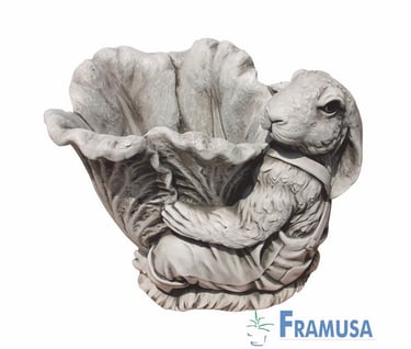 statue de lapin qui tien un bol