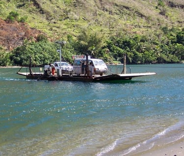 Bac sur la Hiengène pour arriver a mon 'hermitage' eb brousse a TAO entre hiengène et Pouebo