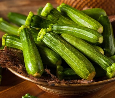Courgettes dans un plat