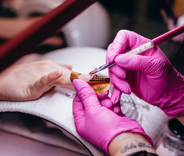 kosmetikausbildung-in-bayern Kosmetikausbildung Nageldesign Fußpflege Wimpernstylist Wimpern