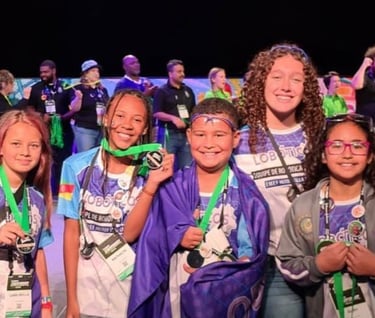 turma de estudantes com medalhas
