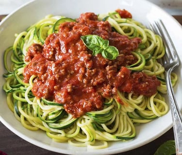 Macarrão de abobrinha com molho bolonhesa