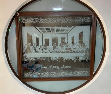 sagrada familia grabado en vidrio detallado y elegante