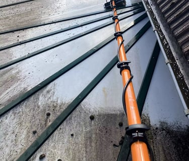 toit en polycarbonate nettoyé par Franck Carpentier de l'entreprise Charente vitre net