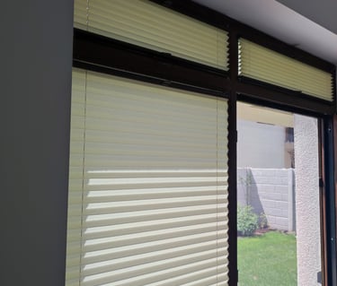 Jaluzele plisate cu montaj pe tamplarie pvc