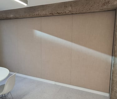 Akustinės audinio įtempimo sistemos DECOSONA su spaudiniu ir be spaudinio