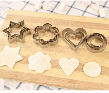modelador de biscoito nos formatos de estrela, flor, coração e redondo