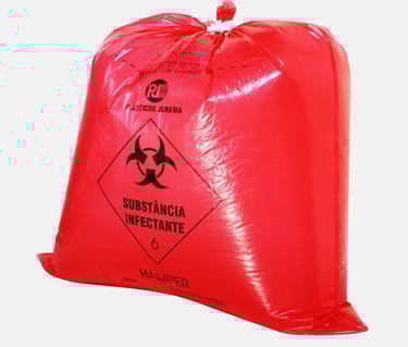 Saco hamper para roupa hospitalar vermelho com simbologia no fundo branco.