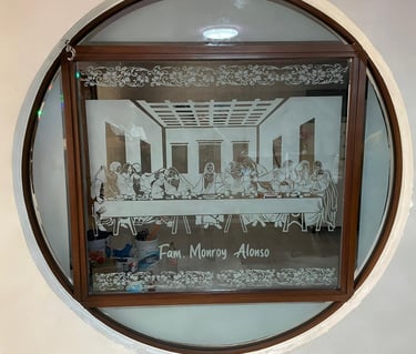 sagrada familia grabado en vidrio detallado y elegante