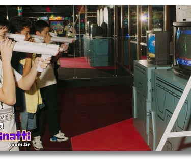 Meninos experimentando a Bazuca Laser Scope: testando a pontaria em jogos do Super Nes
