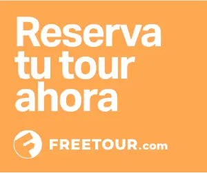 Reserva tu tour ahora con Freetour.com banner over a bright orange background.