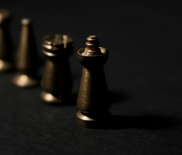Schachfiguren als Symbol für strategische IT-Beratung, B2B-Führung und digitale Transformation.