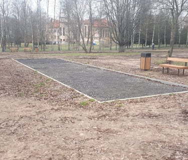 petankės aikštelė Jaunimo sode Panevėžyje