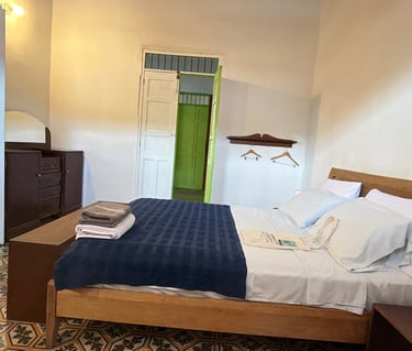 Casa Bela cuarto principal, cama grande , sabanas blancas