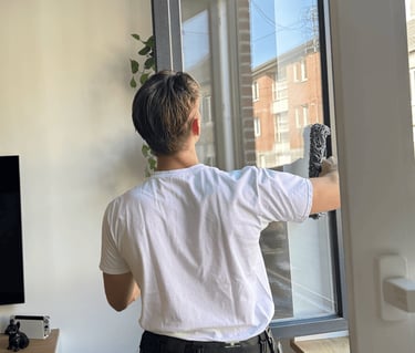 Valentin Herlin gérant de l'entreprise Val'Clean spécialiste du nettoyage de vitres pour particuliers et professionnels