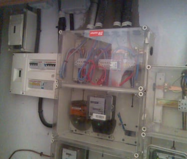 Restructuración de contadores y cuadro electrico de comunidad.