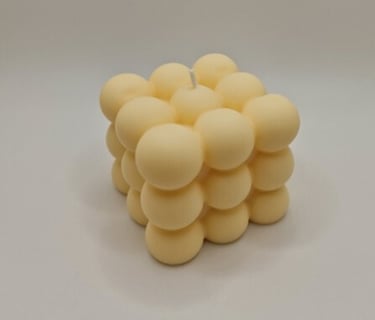 Candle molded in the shape of a 100% natural bubble with vanilla essential oils