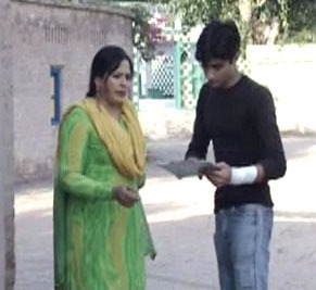 Naghman Saleem During Shoot of TV Drama (Sala Bara Nirala 2007) with actress Amina Khan