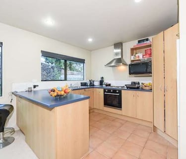 Kitchen renovation before photo - Revive Builders - East Auckland