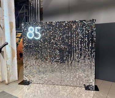 sidabrine fotosiena, foto siena, svieciantys skaiciai, stendo nuoma, foto sienele gimtadieniui