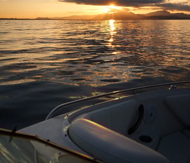 Atardecer desde un barco en el puerto de Alcudia durante una excursión Privada