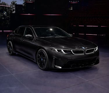 BMW i3 2026 preto em estúdio com design moderno e esportivo