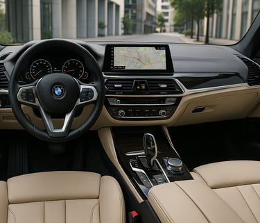 Interior de um BMW X5 xDrive30d de luxo, mostrando painel digital, console central e acabamento prem