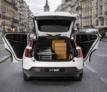 Volvo EX30 convertido em carro de entrega elétrico em rua europeia