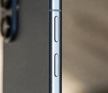 Detalhes do Galaxy A06: ergonomia que surpreende na faixa de entrada.