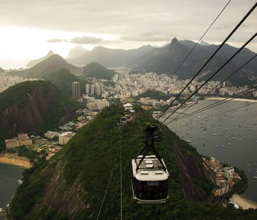 a cable car is shown in this picture, Pão de Açucar, Rio de Janeiro, Brazil