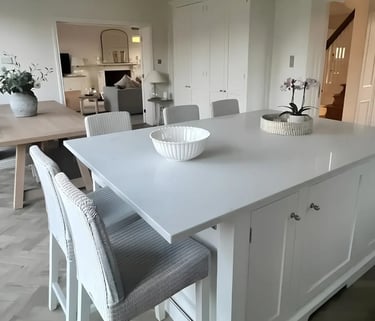 white quartz kitchen island worktops