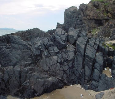 Rhyolite compressions structure fractures