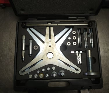 Attrezzo montaggio frizioni sac