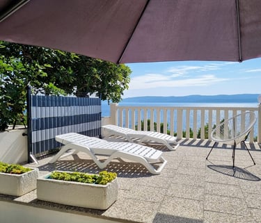Eastern sundeck with deck chairs and an unobstructed view of the Adriatic, Easy Living, Lokva Rogoznica