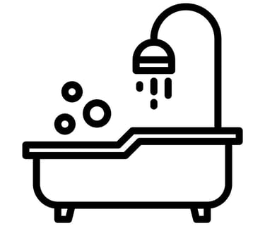 Una bañera con una ducha y un cabezal de ducha.