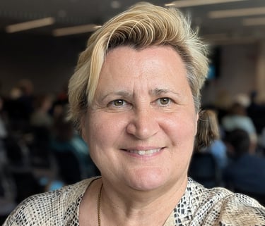 Mag. Natascha Ljubic, BSc ist Online Marketing- und KI-Expertin aus Wien