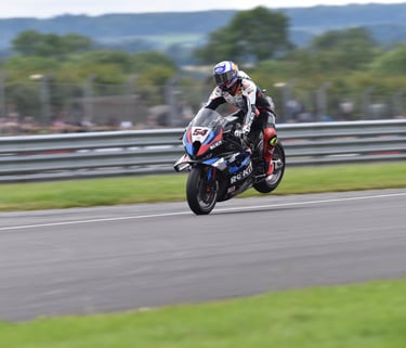 TopRak Razgatlioglu WSBK Donington hard on the brakes 