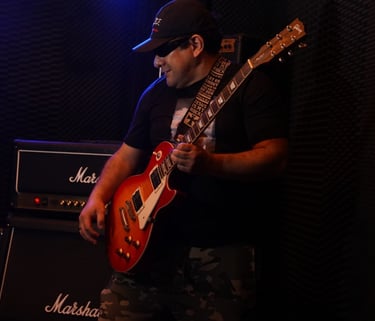 Carlitos Calice es Primera Guitarra Virtuosa de Perú