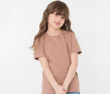 camiseta bege escuro