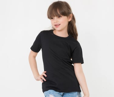 camiseta bege preta