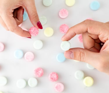 Foto de todos nuestros modelos de pastillas de limpieza ecológicas, diseñadas para ofrecer soluciones sostenibles y efectivas