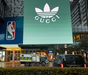 logo gucci avec le logo nba