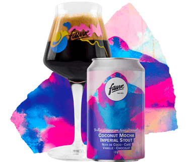 Verre et canette de bière fauve imperial stout sur fond multicolre