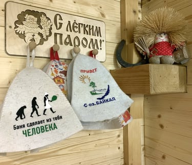 Les bonnets dans le sauna des Gardannes pour protéger la tête de la chaleur