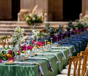 tavolo apparecchiato in verde per la cerimonia nuziale