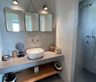 Villa Port Olivier - Villa bord de mer, les pieds dans l'eau, à louer sur l’île grecque de Lesbos